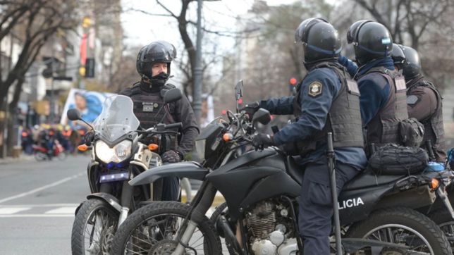 quedo re asustada: encanonan a una mujer y sus hijas para robarles todo en la plata