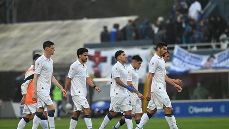 Gimnasia fue goleado 3 a 0 por Rosario Central y no levanta