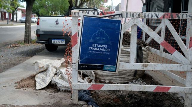 absa realizara obras de mantenimiento en la red y faltara agua en un barrio de la plata