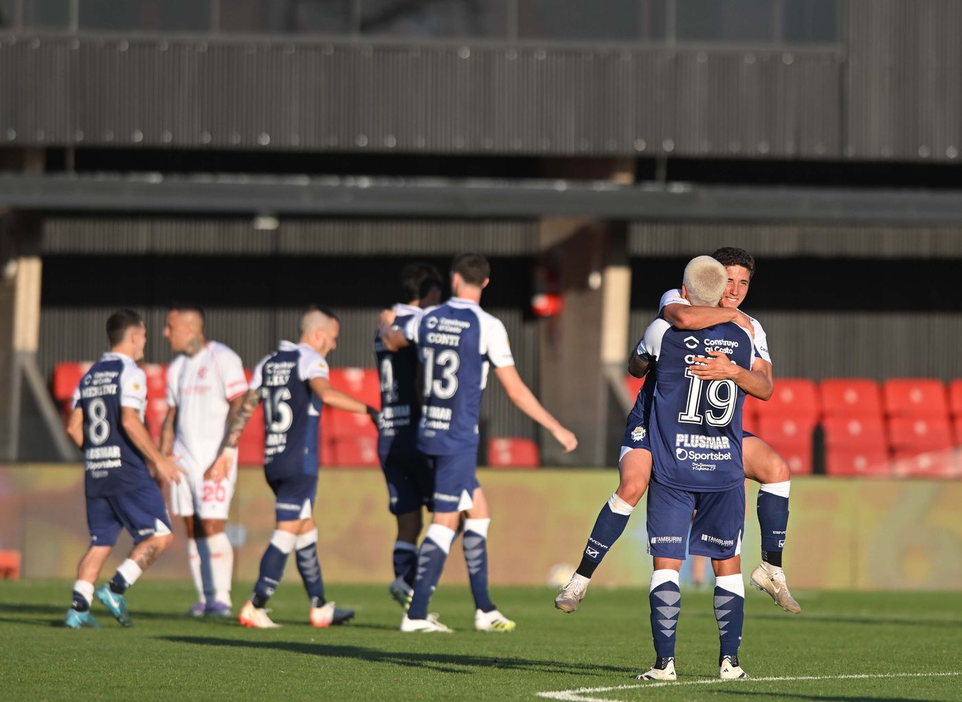 Gimnasia Barracas Central festejo final (2)