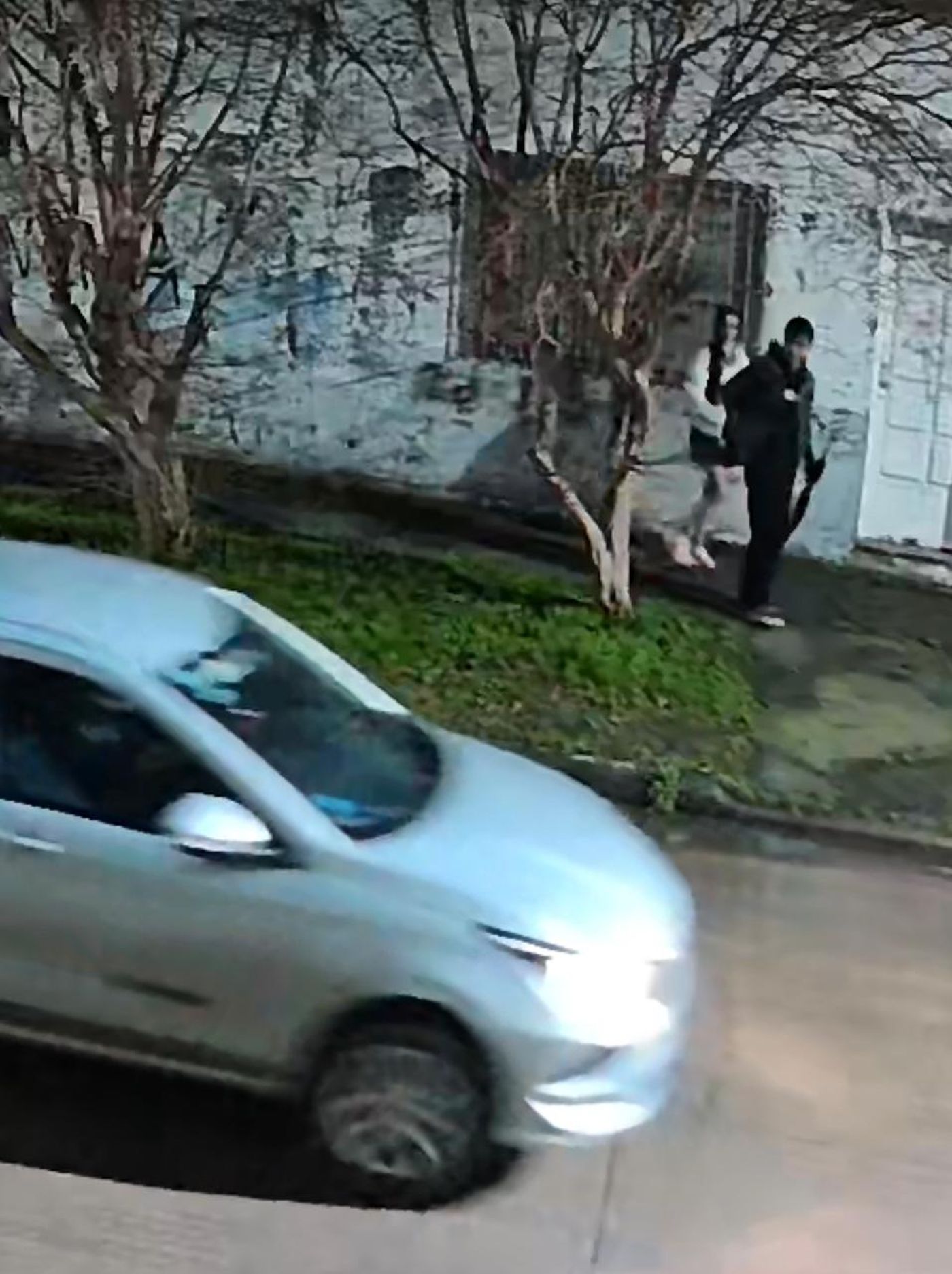 S.T. se encontró con un joven en la esquina de su casa en Ensenada