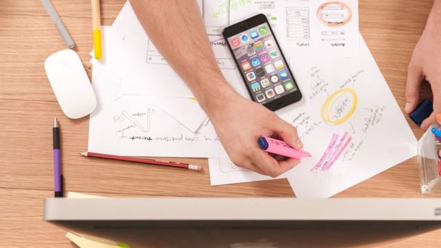 estaba en una videollamada y un delincuente aprovecho para entrar a robar a su casa