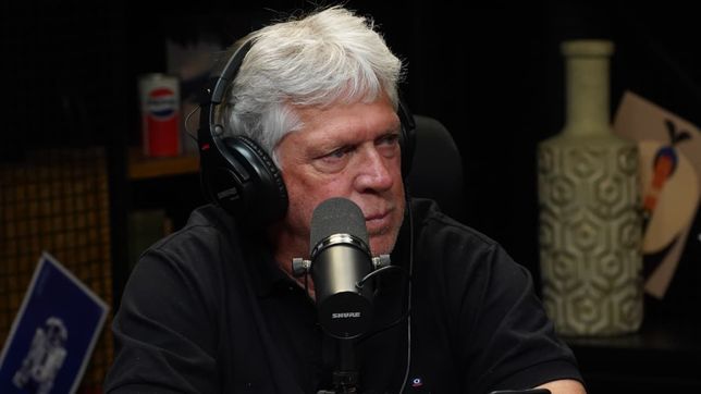 julian camino cruzo al muneco gallardo y salio en defensa de alejandro sabella