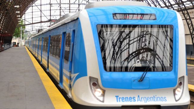una formacion del tren roca embistio a una persona y hay servicio limitado