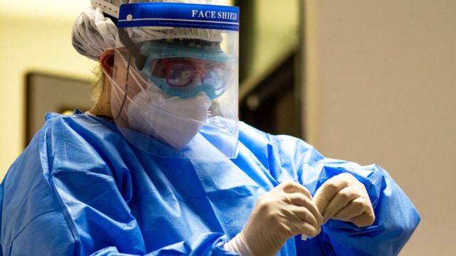 imparable aumento de casos de covid-19 en argentina en la previa de navidad