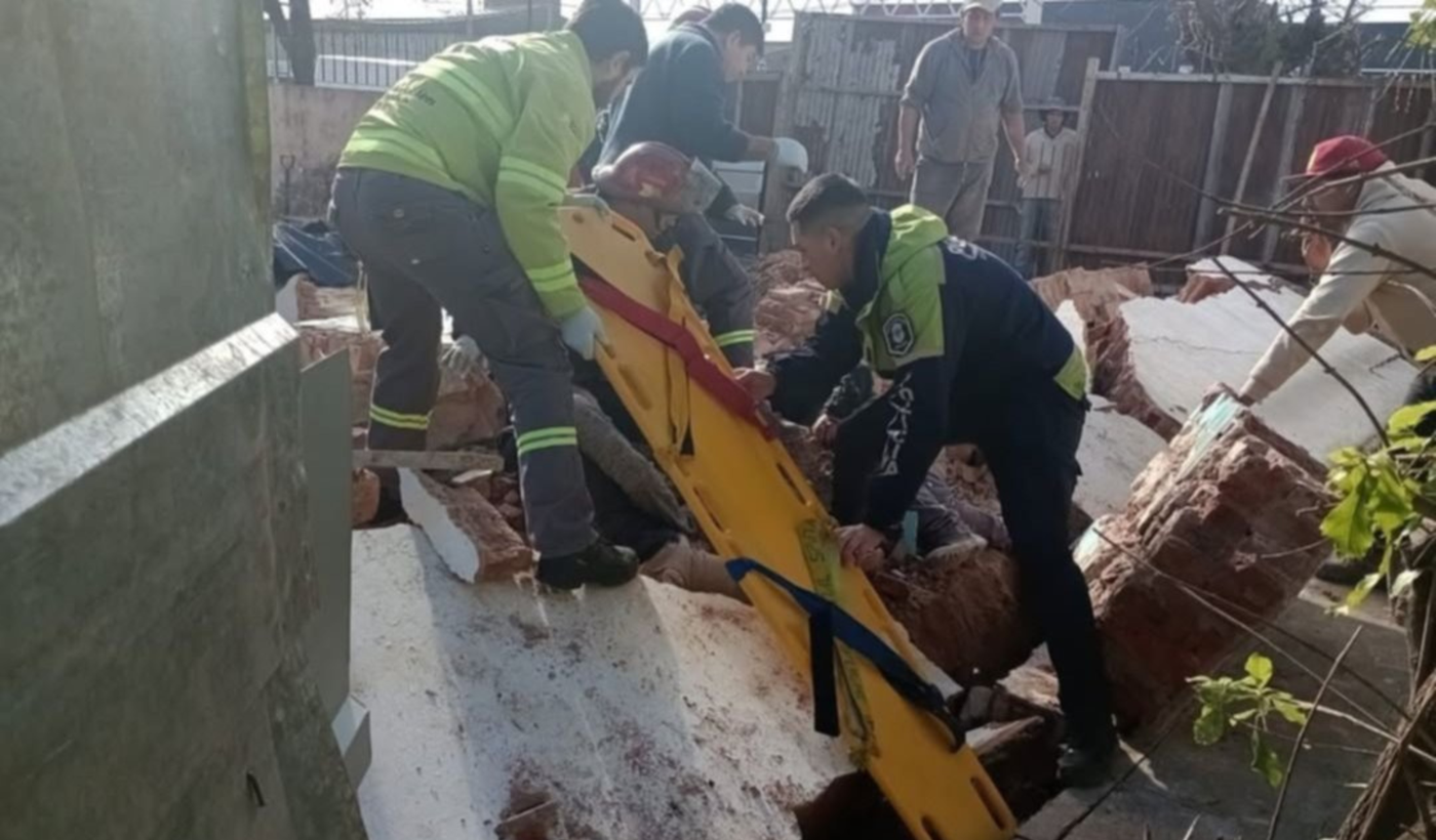 Obreros atrapados en derrumbe.png