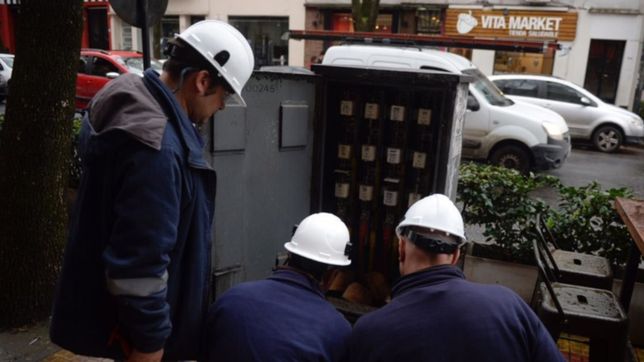 ¿como y donde hacer los reclamos cuando se corta la luz y el agua en la plata?