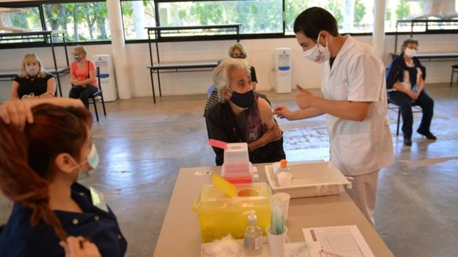 mas del 91% de los bonaerenses mayores de 60 anos ya se vacuno contra el covid-19