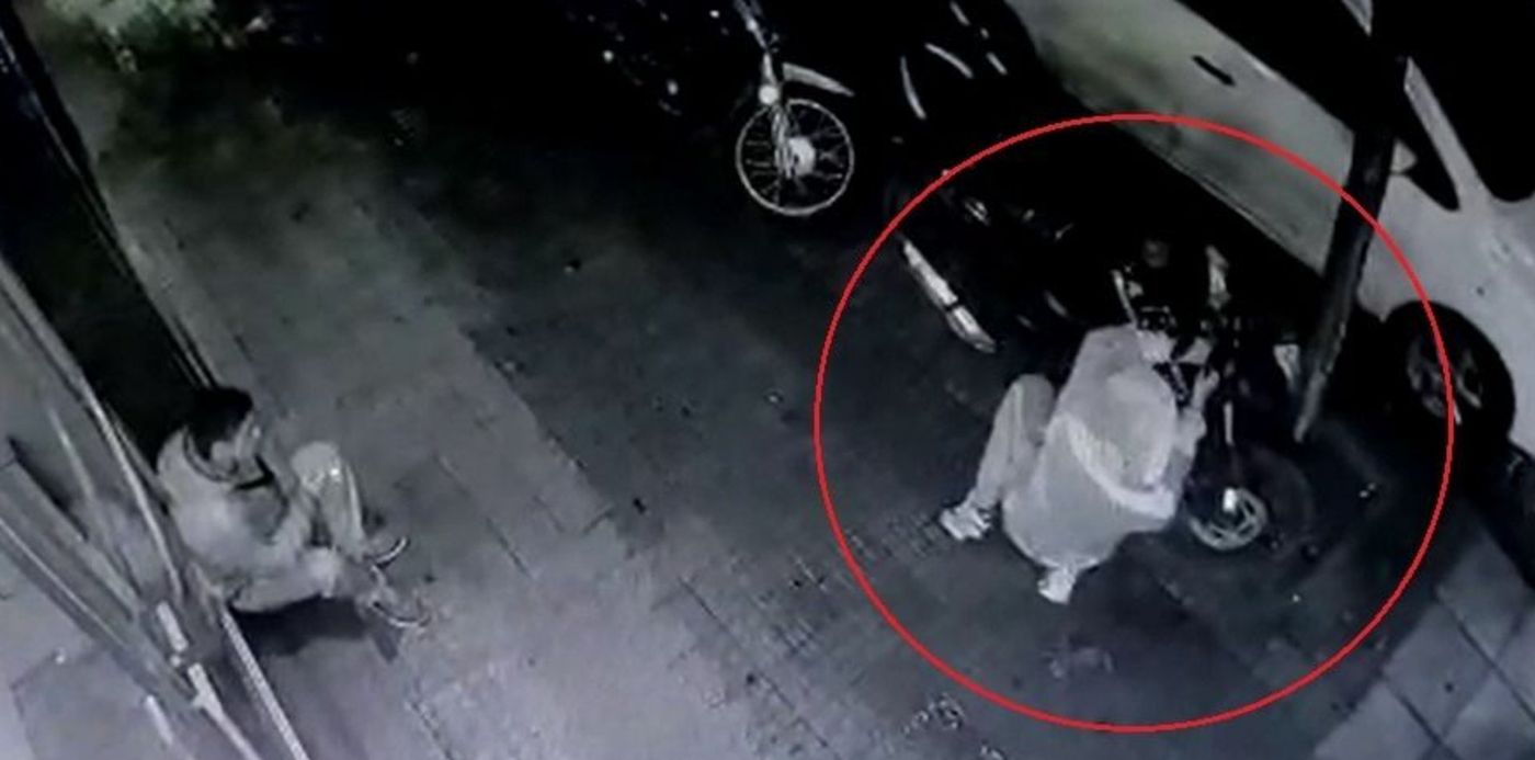 Robo de una moto en 50 entre 8 y 9