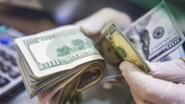 gastos en el exterior, topes y mas: todo sobre la suba del impuesto al dolar turista