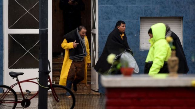 empiezan a llegar los primeros evacuados a los centros de asistencia