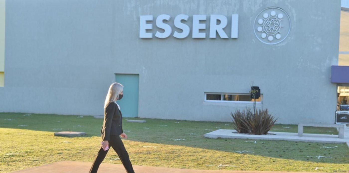 Abrazo colegio Esseri