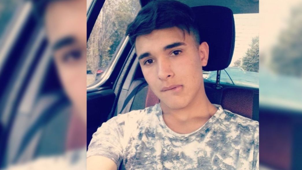 Triple crimen: difunden fotos del joven buscado y piden que ofrezcan una recompensa