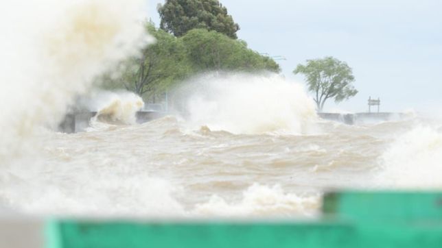 alertan por una crecida en el rio de la plata que estara cerca de los tres metros
