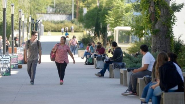 una facultad de la unlp presento una resolucion para cambiar su nombre