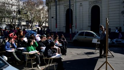 Los docentes de la UNLP dieron clases públicas para reclamar por el presupuesto