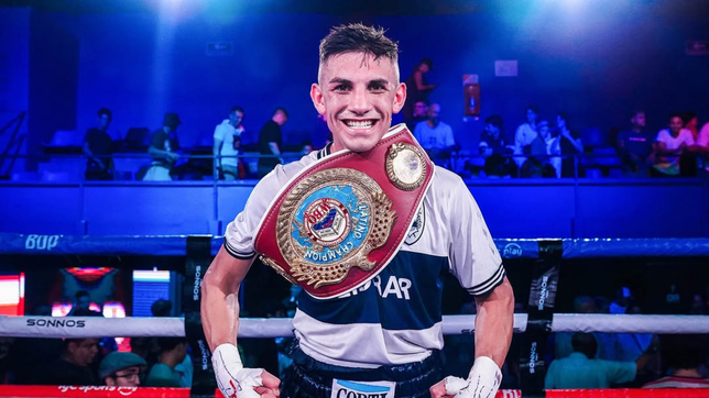 el pacman ayrton gimenez retuvo el titulo sudamericano y agradecio a la banda del lobo