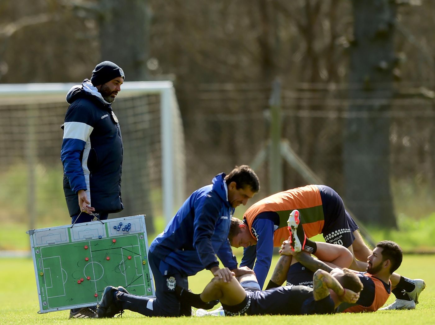 Entrenamiento Gimnasia Méndez pizarra Martinez.jpg