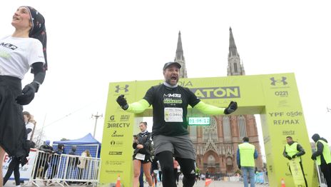 Cientos de corredores copan las calles en la cuarta edición de la Media Maratón La Plata