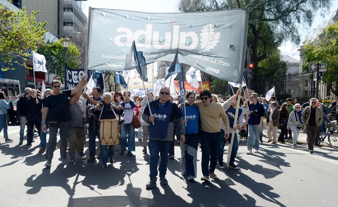 Marcha Adulp UNLP docentes 26-9 (7).jpg