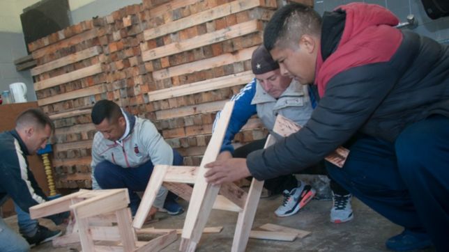 sillas, abrigo y comida: presos de dos carceles de la plata brindaron ayuda solidaria
