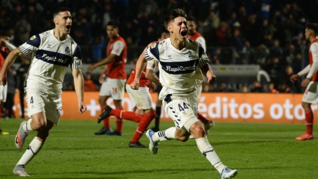 el lobo tuvo una noche sonada, le gano 3 a 1 a independiente y es puntero