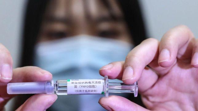 el gobierno acordo la compra de la vacuna de sinopharm y espera traer un millon de dosis