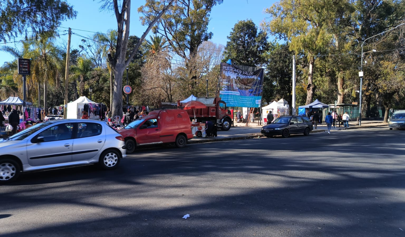 Mientras comenzaba la colocación del cerco perimetral en Parque Saavedra, varios puesteros aún estaban en el interior Mientras comenzaba la colocación del cerco perimetral en Parque Saavedra, varios puesteros aún estaban en el interior