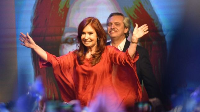 el tuit de cfk por el dia de la lealtad peronista: con la misma pasion y amor de siempre