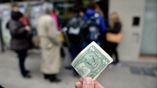 dolar imparable: cotiza a $35.90 y algunos bancos ya lo venden a casi $40