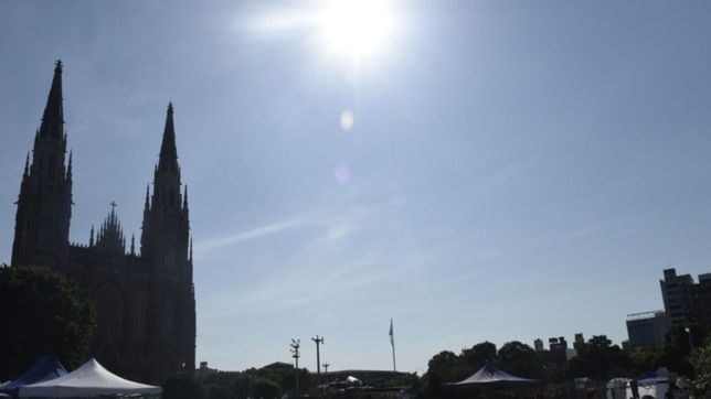 sabado caluroso y a pleno sol en la previa de un domingo de lluvia