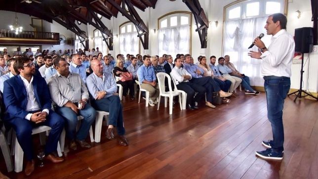 garro reune a unos 250 funcionarios de su equipo para una arenga de cara al ano electoral