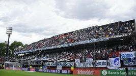 luego de la lluvia se despejo y se juega gimnasia vs. colon