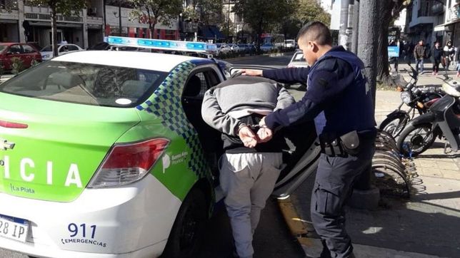 sin codigos: se ensano con una farmacia y lo atraparon infraganti