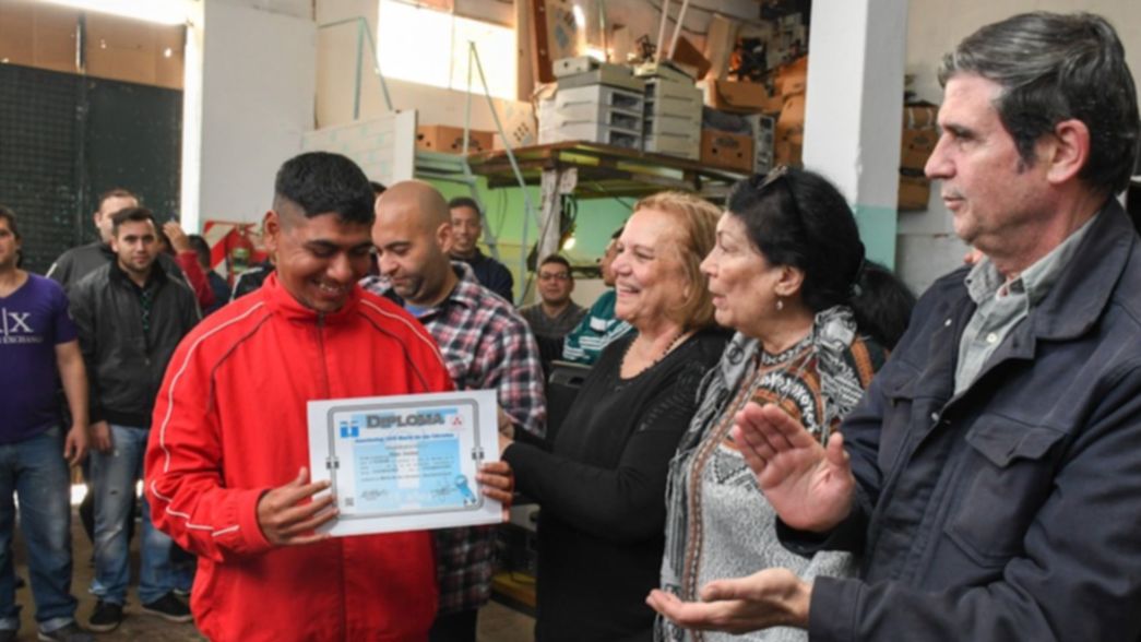 Presos de una cárcel de La Plata se capacitan para ser operadores de PC