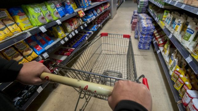 panico y milagro en un supermercado dia% de la plata: un ladron disparo al aire