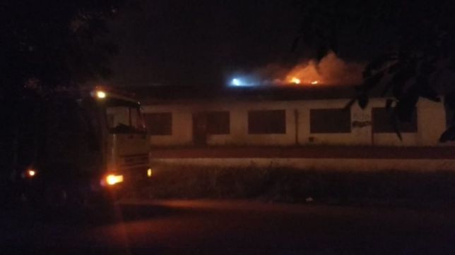 se incendio una escuela en la plata y aseguran que se trato de un hecho de vandalismo