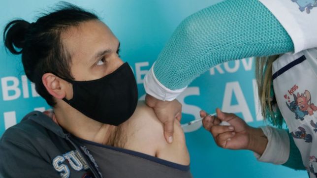 la semana que viene comenzarian a vacunar a menores de 40 anos en el amba