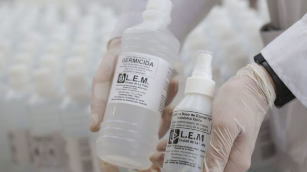 Coronavirus: El Municipio aumenta la producción de alcohol al 70% para entregar en distintos lugares de La Plata