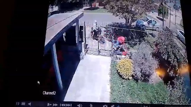 video: vecinos evitaron un robo en la plata y le dieron una paliza al ladron