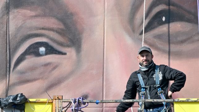 hablo el artista que pinto al papa francisco en la plata: mis murales se convierten en amigos de la gente