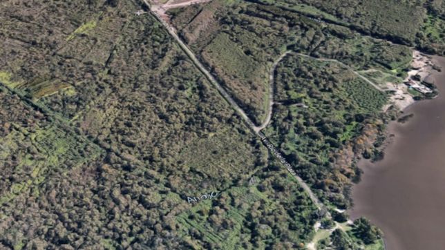 camino de tierra, canales y maleza: asi es la zona de berisso donde hallaron el cadaver