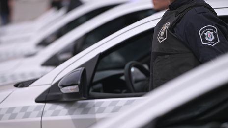 Un alumno de una escuela de La Plata fue armado y se activó el protocolo para amenazas de tiroteo Un alumno de una escuela de La Plata fue armado y se activó el protocolo para amenazas de tiroteo