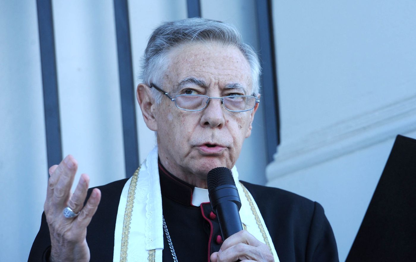 El exarzobispo de La Plata Héctor Aguer tildó al papa Francisco de