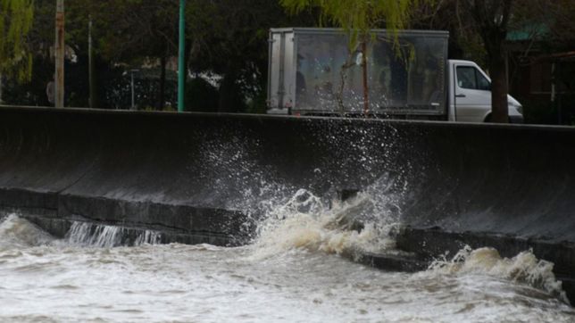 alerta en la plata, berisso y ensenada por una nueva crecida en el rio de la plata