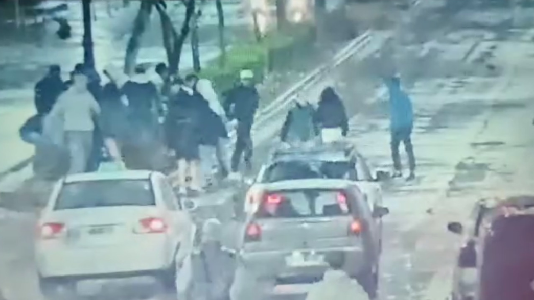 La mamá del joven brutalmente atacado por una patota en diagonal 74 rompió el silencio