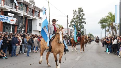 Abasto festejó su cumpleaños con desfile tradicionalista, stands gastronómicos y shows en vivo Abasto festejó su cumpleaños con desfile tradicionalista, stands gastronómicos y shows en vivo
