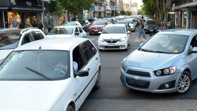 buscan delimitar la zona centrica de la plata para ordenar el caos de transito