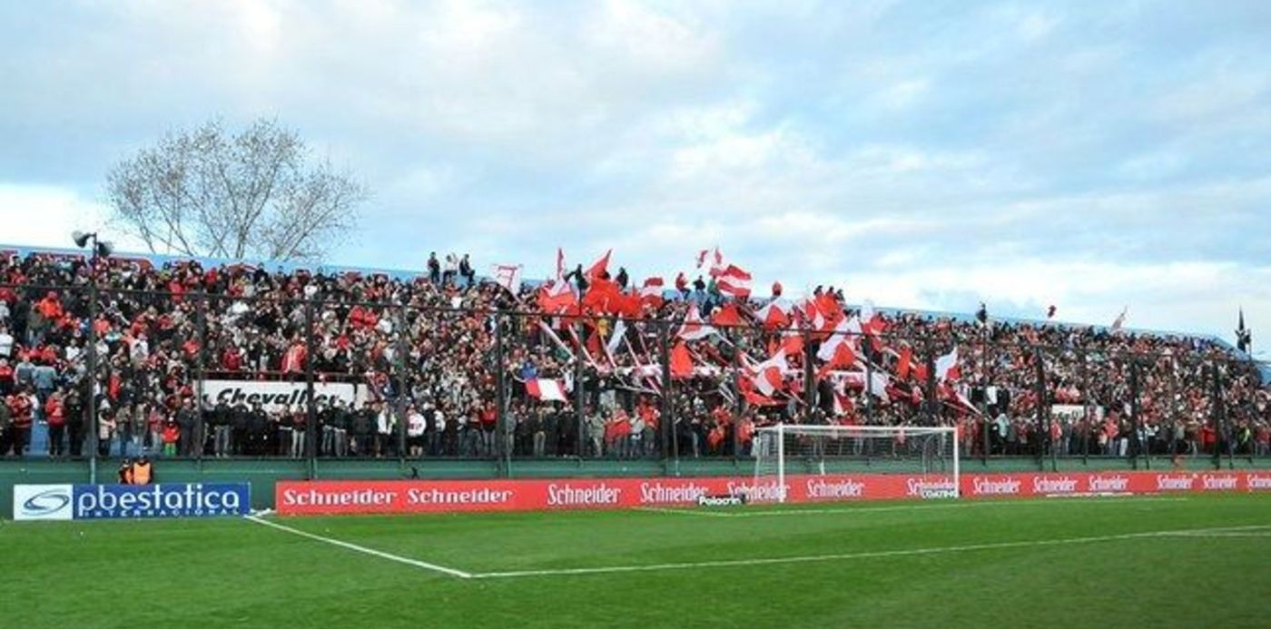 Arsenal de Sarandí: torcida pequena, mas com a simpatia de Avellaneda