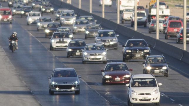 mas de 2500 autos por hora se dirigen hacia la costa atlantica